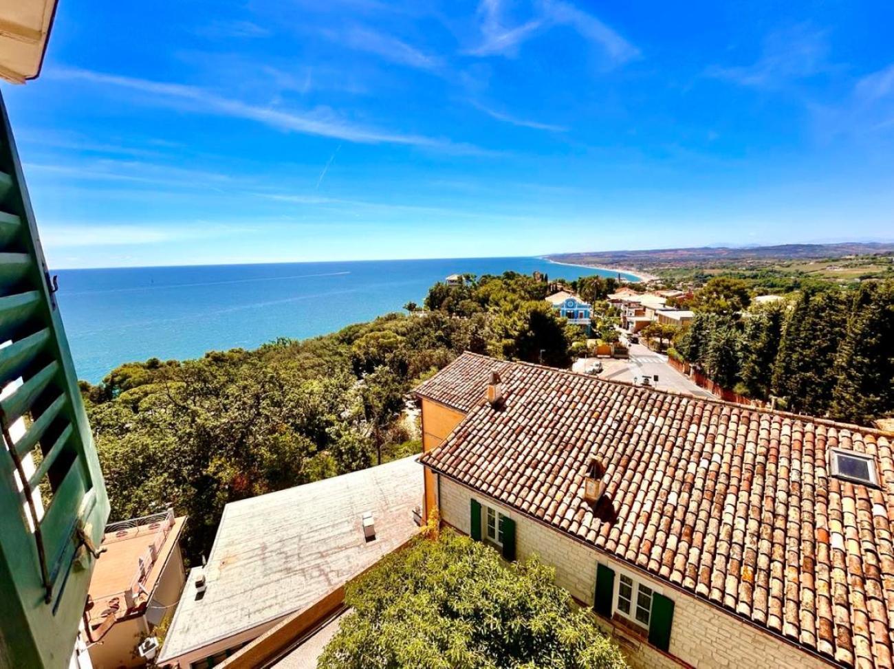 Appartamento Paulis - Semiattico In Pieno Centro A Sirolo, Con Meravigliosa Vista Mare Esterno foto